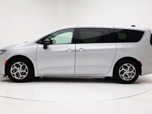 Used 2024 Chrysler Pacifica Limited image 6