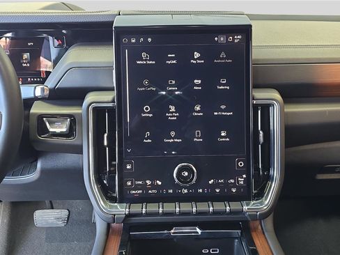 Used 2025 GMC Yukon Denali image 19