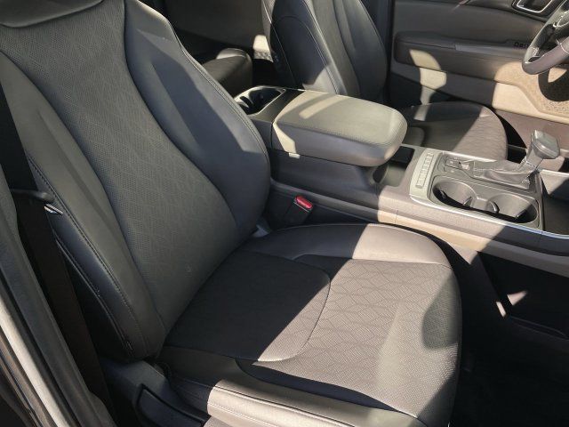 Used 2026 Kia Carnival FWD image 25