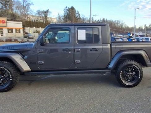 Used 2024 Jeep Gladiator Sport image 5