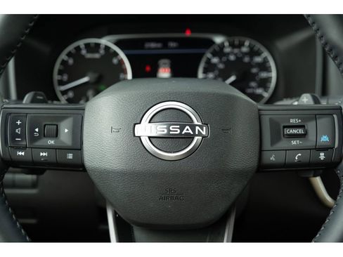 Used 2025 Nissan Rogue SV w/ SV Premium Package FWD image 18
