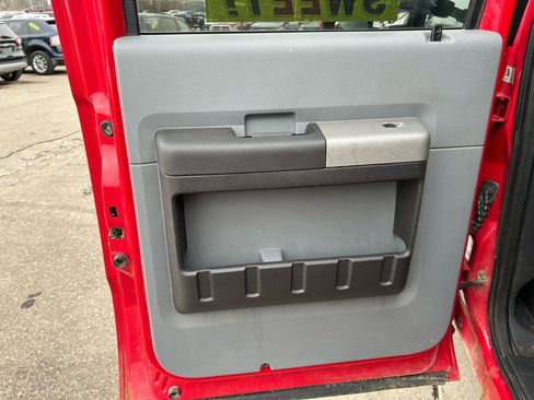 Used 2015 Ford F250 XLT w/ XLT Interior Package image 13