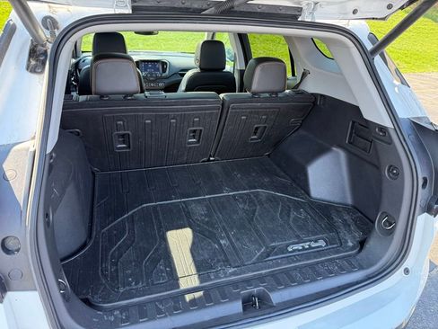 Used 2022 GMC Terrain AT4 w/ Infotainment Package II image 5