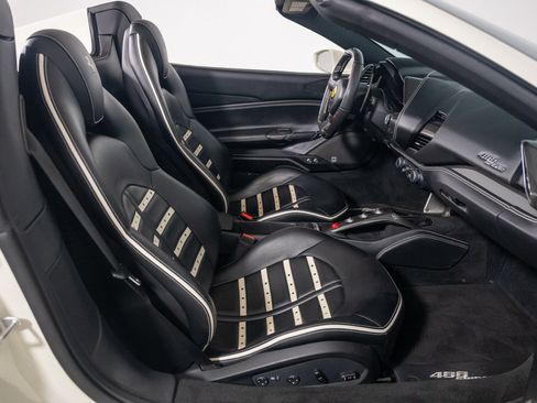 Used 2017 Ferrari 488 Spider RWD image 32