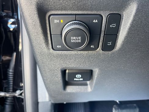 Certified 2025 Ford Expedition Platinum w/ Stealth Performance Package image 15