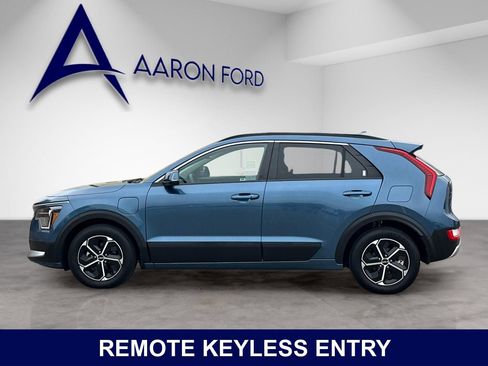 Used 2024 Kia Niro EX FWD image 3