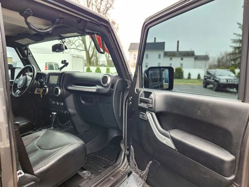 Used 2017 Jeep Wrangler Unlimited Sahara w/ Dual Top Group AWD/4WD image 39