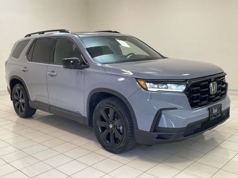 Certified 2025 Honda Pilot Black Edition image 28