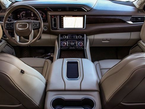 Used 2022 GMC Yukon Denali w/ Denali Premium Package image 39