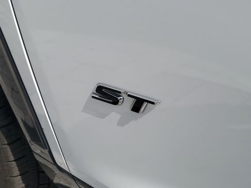 Used 2025 Buick Enclave Sport Touring image 8