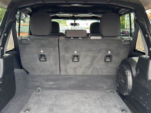 Used 2023 Jeep Wrangler Unlimited image 17
