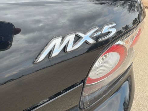 Used 2006 MAZDA MX-5 Miata Grand Touring w/ Premium Pkg image 16