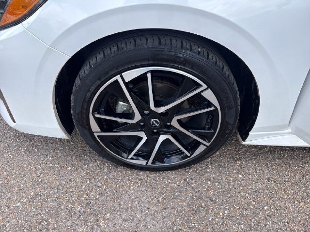 Certified 2024 Nissan Sentra SR w/ SR Premium Package FWD image 11