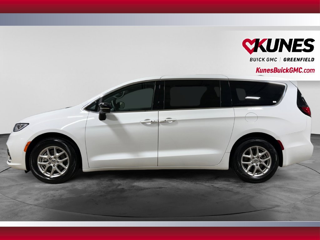 Used 2025 Chrysler Pacifica Select FWD image 6