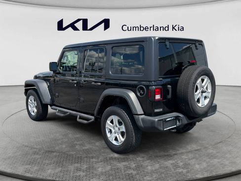 Used 2022 Jeep Wrangler Unlimited Sport AWD/4WD image 3