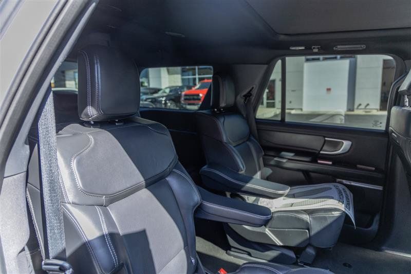 Used 2025 Ford Expedition Platinum w/ Stealth Appearance Package AWD/4WD image 34