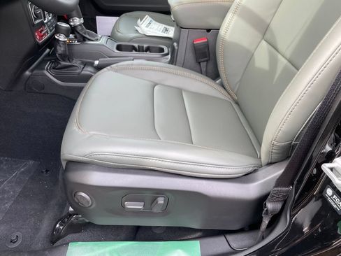 New 2026 Jeep Gladiator Mojave AWD/4WD image 10