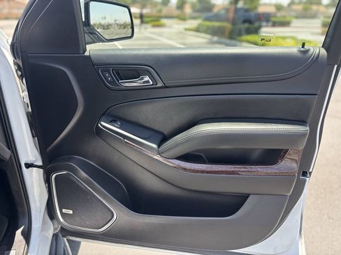 Used 2017 GMC Yukon XL SLT AWD/4WD image 25