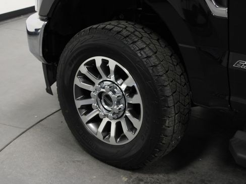 Used 2022 Ford F350 Lariat image 10