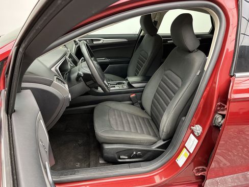 Used 2019 Ford Fusion SE image 10