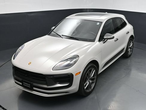 Certified 2025 Porsche Macan Turbo AWD/4WD image 15