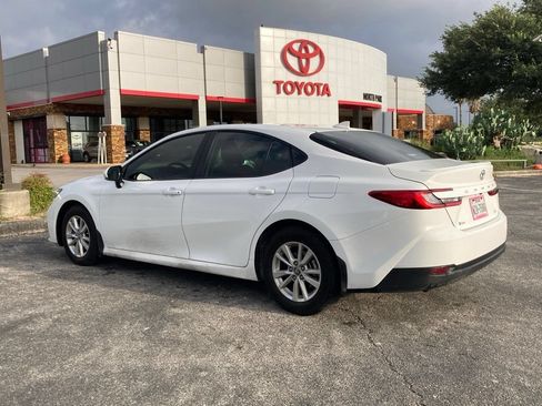 Used 2026 Toyota Camry LE w/ Convenience Package FWD image 5