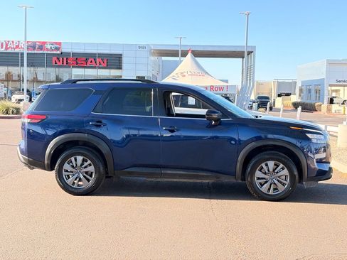 Certified 2024 Nissan Pathfinder SV FWD image 6
