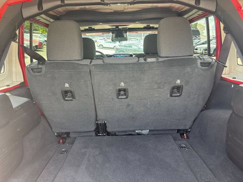 Used 2025 Jeep Wrangler Unlimited Sahara AWD/4WD image 25