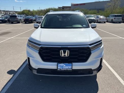 Used 2025 Honda Pilot Touring image 9