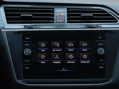 Used 2021 Volkswagen Tiguan SE FWD image 36