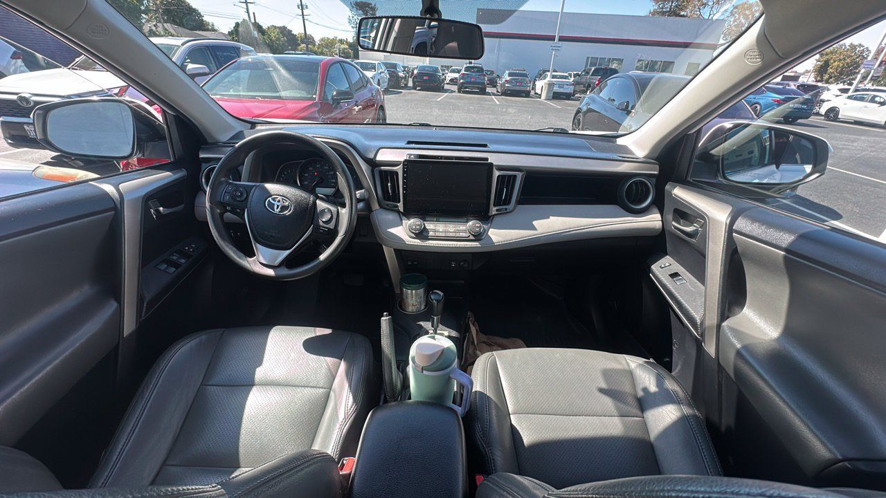 Used 2015 Toyota RAV4 XLE AWD/4WD image 2
