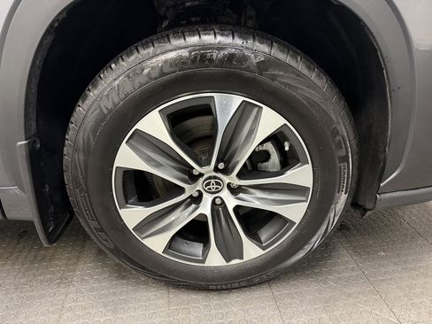 Used 2022 Toyota Highlander XLE image 14