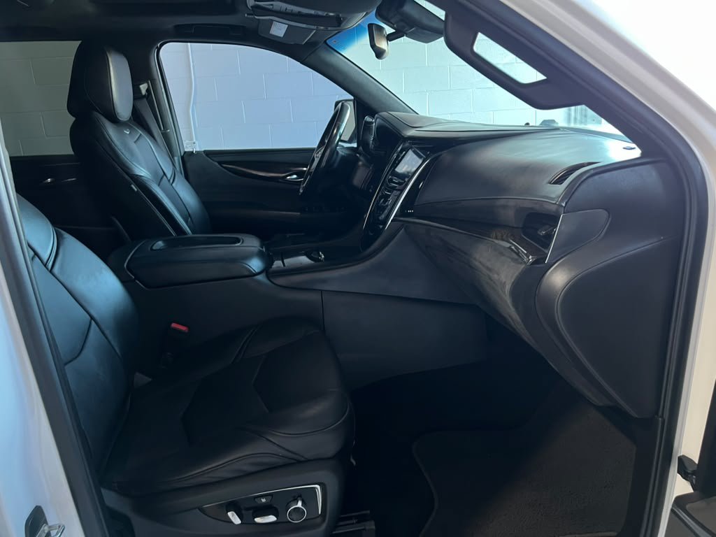 Used 2016 Cadillac Escalade ESV Platinum AWD/4WD image 23