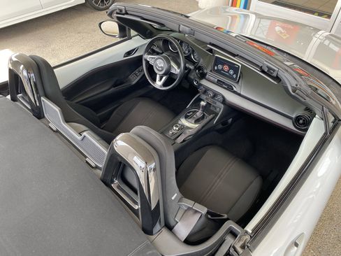 Used 2017 MAZDA MX-5 Miata Club image 29