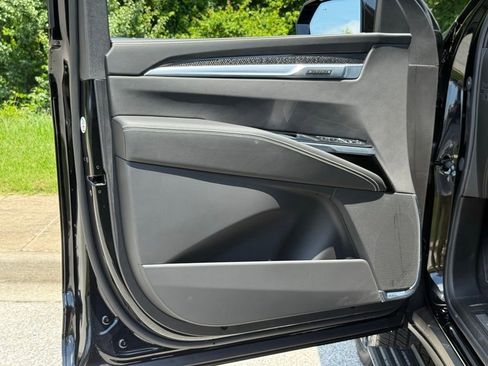 New 2026 Cadillac Escalade ESV V AWD/4WD image 17