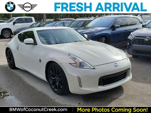 Used 2016 Nissan 370Z Touring RWD image 1