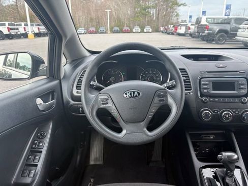 Used 2017 Kia Forte LX image 12