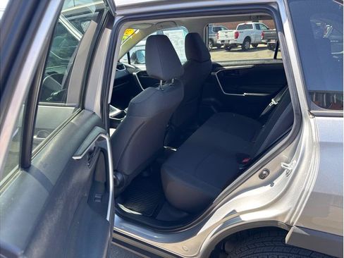Used 2022 Toyota RAV4 LE FWD image 6