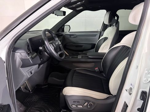 Used 2024 Kia EV9 GT-Line AWD/4WD image 16