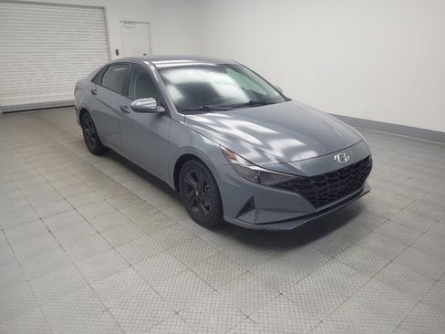 Used 2021 Hyundai Elantra SEL FWD image 11