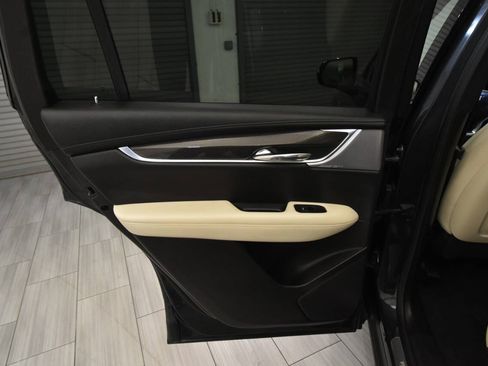 Used 2023 Cadillac XT6 Sport w/ Technology Package AWD/4WD image 16