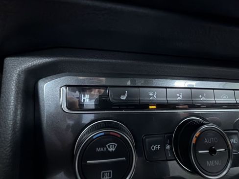 Used 2018 Volkswagen Tiguan SE w/ Panoramic Sunroof Package image 23