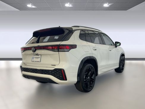 New 2026 Volkswagen Tiguan SE R-Line AWD/4WD image 9