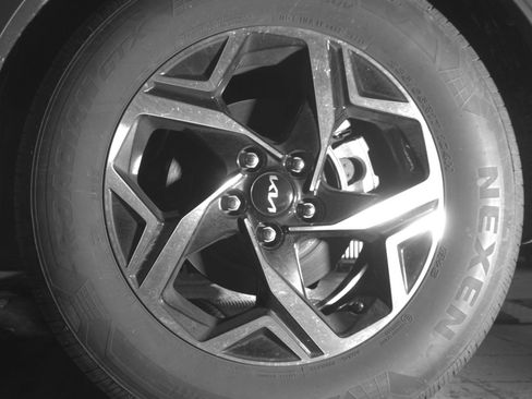Used 2025 Kia Sportage LX FWD image 17