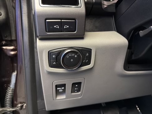 Used 2019 Ford F150 XLT w/ Equipment Group 302A Luxury AWD/4WD image 15