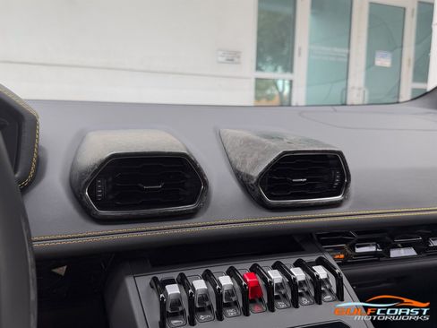 Used 2021 Lamborghini Huracan EVO RWD image 16