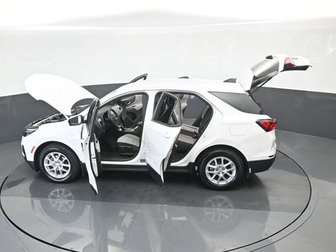 Used 2023 Chevrolet Equinox LS image 64