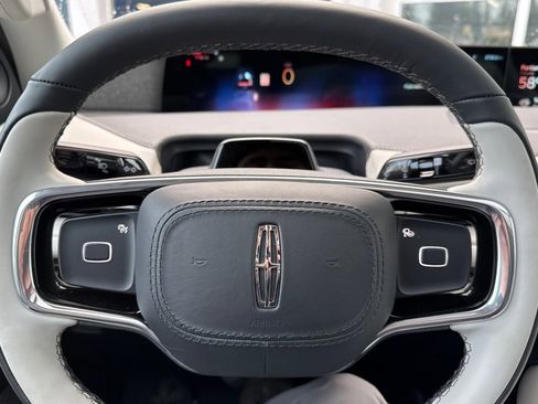 Certified 2025 Lincoln Navigator Reserve image 24