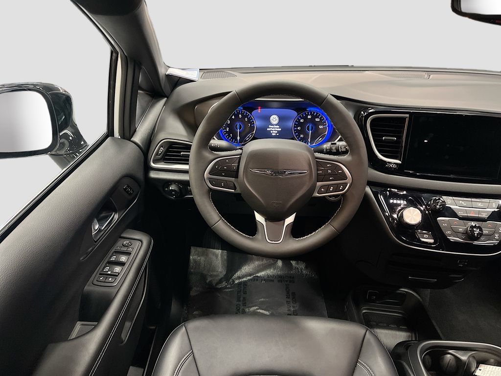 Used 2026 Chrysler Pacifica Select FWD image 21