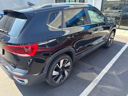 Used 2024 Volkswagen Taos SEL AWD/4WD image 2